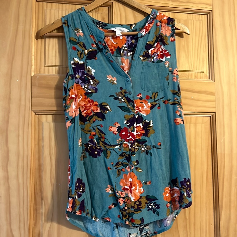 Light Flowy Sleeveless Shirt